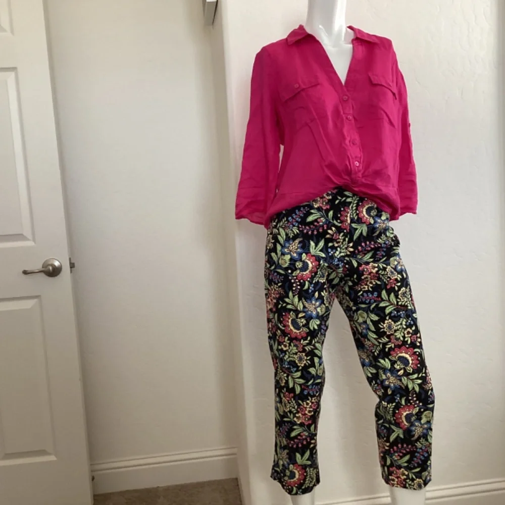 Appleseed’s, 8p, floral on black background, stretch, straight leg pants - Picture 9 of 13